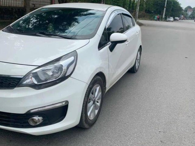 Cần bán xe Kia Rio 2015 MT, màu trắng