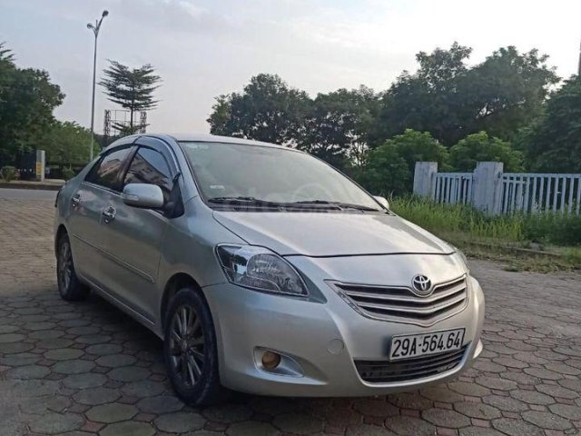 Cần bán Toyota Vios E SX 2012, màu bạc0