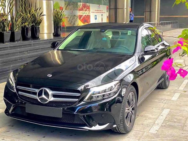 Bán Mercedes-Benz C180 sản xuất 2020, màu đen0