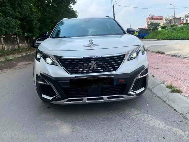 Cần bán gấp Peugeot 5008 năm 2019, màu trắng0