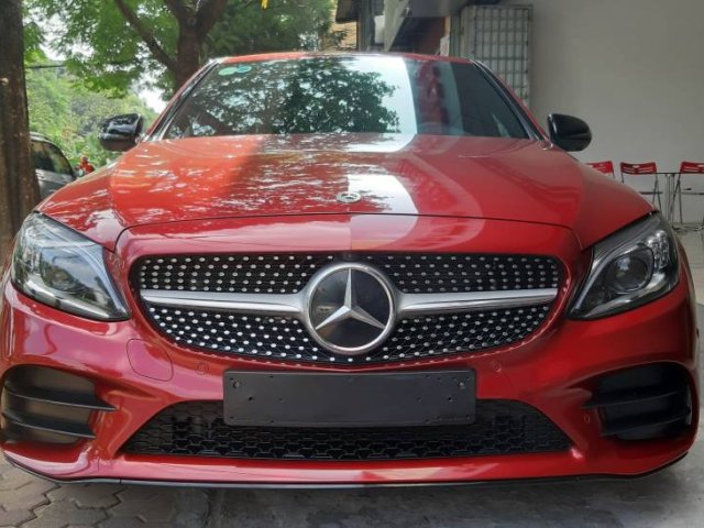 Bán Mercedes C300 năm 2019, màu đỏ còn mới