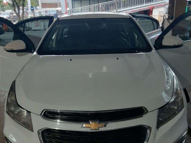 Xe Chevrolet Cruze đời 2017, màu trắng còn mới0