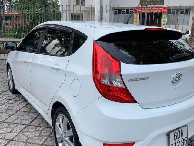 Xe Hyundai Accent sản xuất năm 2014, màu trắng, nhập khẩu