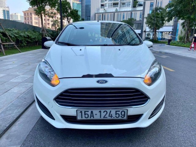 Chính chủ bán Ford Fiesta sản xuất năm 2014, màu trắng