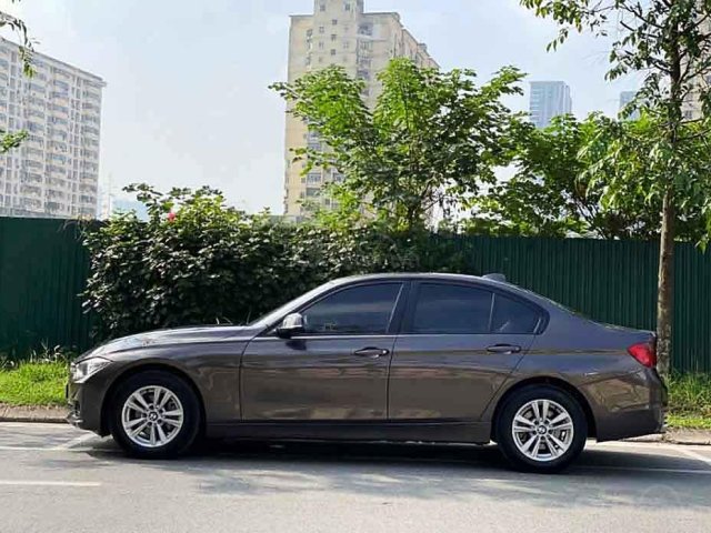 Cần bán gấp BMW 3 Series năm sản xuất 2013, màu nâu, nhập khẩu nguyên chiếc còn mới, giá chỉ 725 triệu