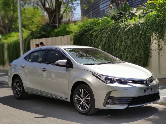 Cần bán Toyota Corolla Altis 1.8 G 2018, lăn bánh 38 000km0