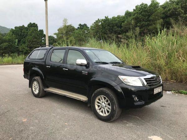 Bán Toyota Hilux 2012, màu đen