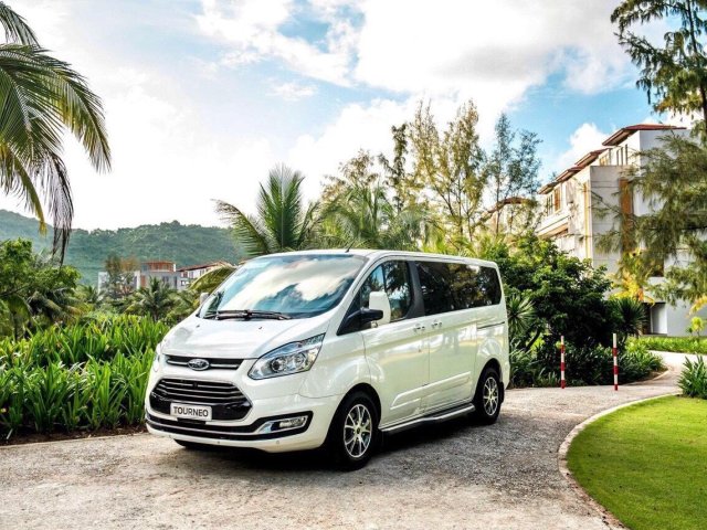 Ford Tourneo 2020 - cực phẩm xe hot, chỉ 350tr nhận xe ngay, giảm 50% thuế trước bạ + tặng thêm các khuyến mãi cực khủng0