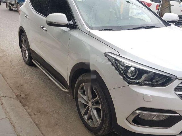 Cần bán lại xe Hyundai Santa Fe đời 2017, màu trắng còn mới, 935tr0