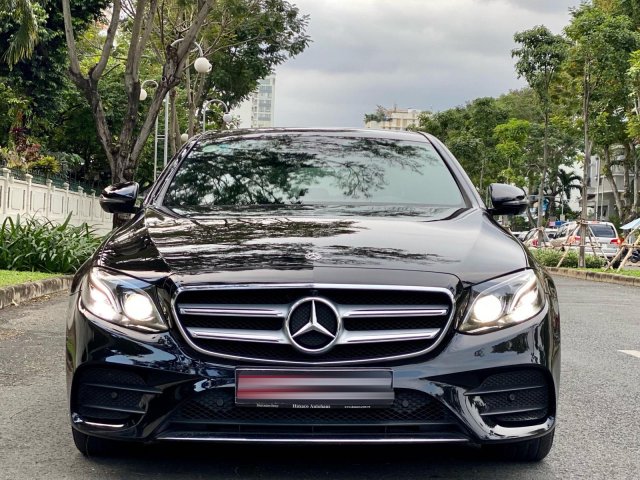 Cần bán Mercedes-Benz E300 AMG model 2019, màu đen