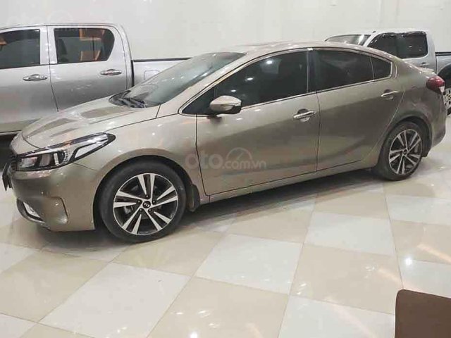 Bán xe Kia Cerato năm sản xuất 2018, màu vàng cát