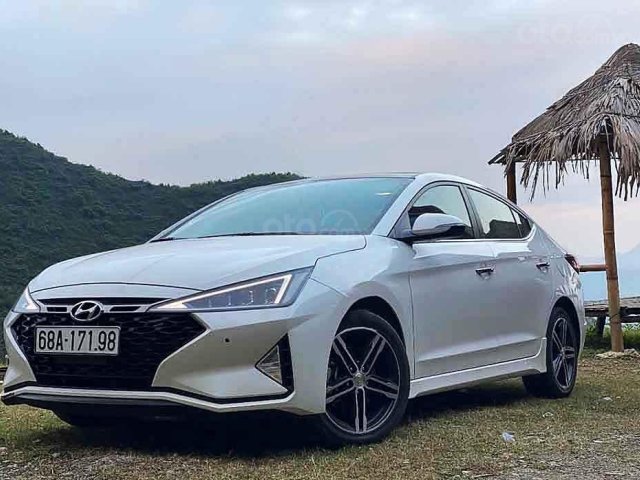 Bán xe Hyundai Elantra năm 2020, màu trắng  0