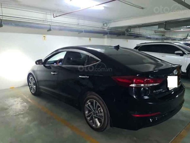 Bán Hyundai Elantra năm 2017, màu đen còn mới, giá chỉ 579 triệu0