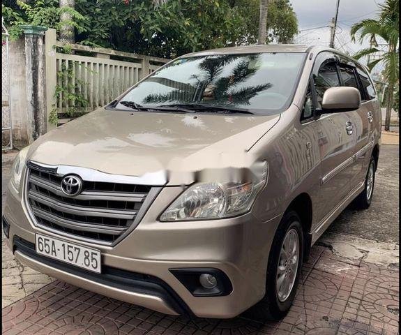 Cần bán Toyota Innova sản xuất năm 2015 chính chủ, giá tốt0