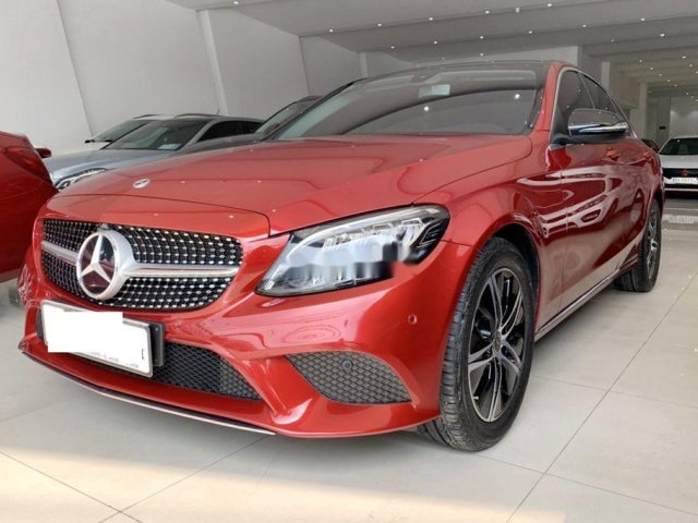 Bán Mercedes C180 đời 2020, màu đỏ chính chủ