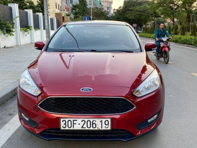 Bán Ford Focus sản xuất 2018, màu đỏ còn mới