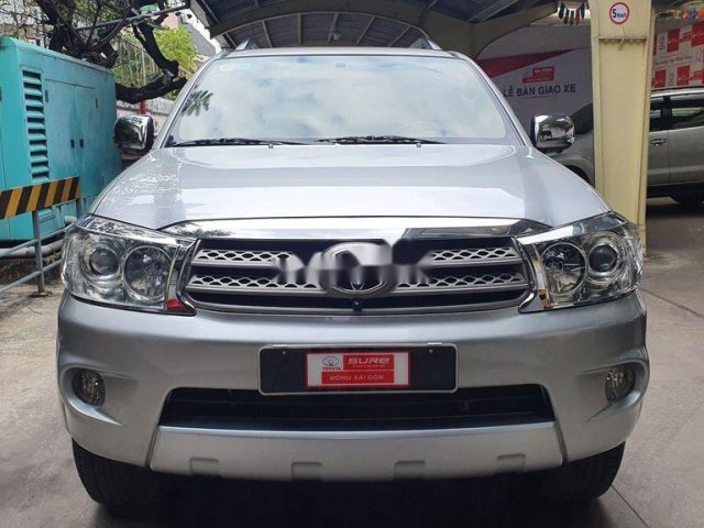 Cần bán lại xe Toyota Fortuner đời 2011, màu bạc còn mới, 540 triệu