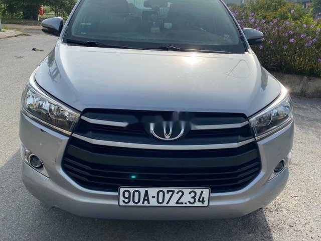 Cần bán gấp Toyota Innova đời 2018, màu bạc, giá tốt