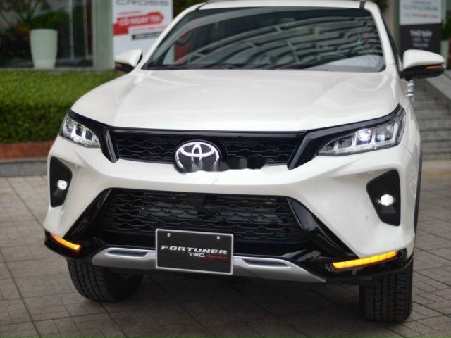 Cần bán xe Toyota Fortuner Legender 2020, màu trắng