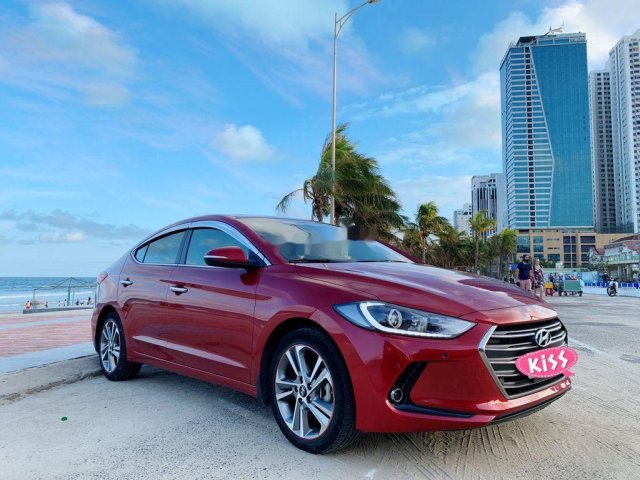 Bán ô tô Hyundai Elantra năm sản xuất 2018, màu đỏ chính chủ