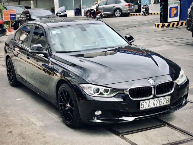 Bán xe BMW 320i 2013, màu đen, giá tốt