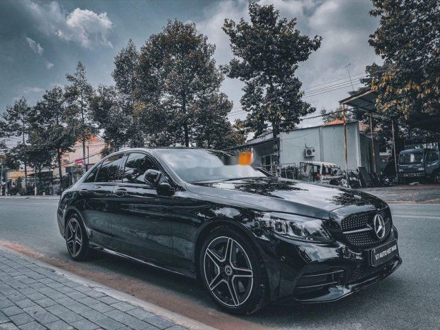 Cần bán Mercedes C300 AMG đời 2019, màu đen0