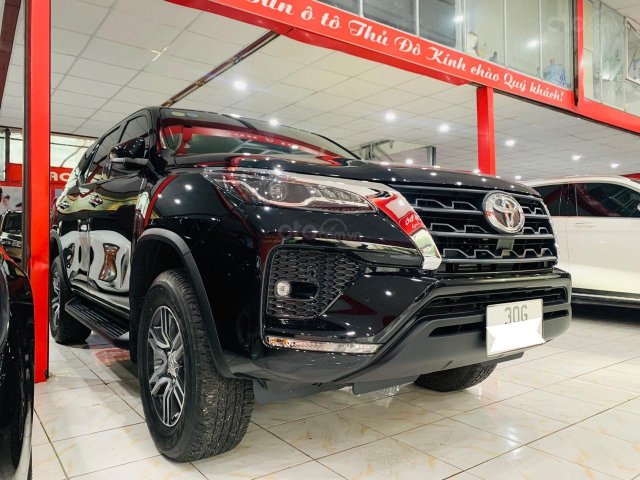 Cần bán xe Fortuner 2020 màu đen, giá tốt0