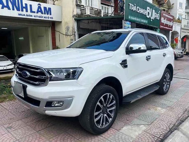 Cần bán xe Ford Everest 2.0 Titanium sản xuất năm 2020, màu trắng0