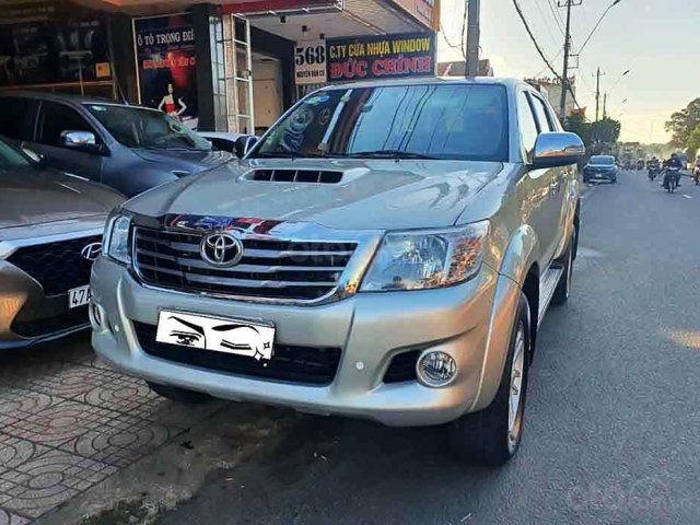 Cần bán Toyota Hilux đời 2013, màu bạc, nhập khẩu nguyên chiếc số sàn