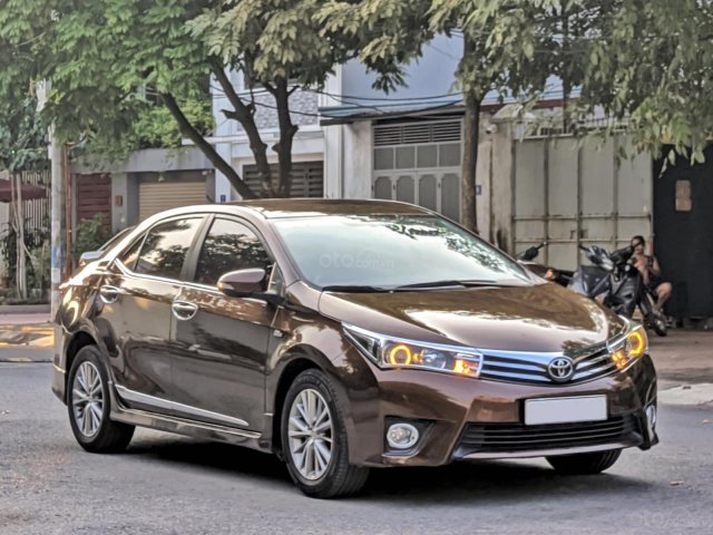 Cần bán nhanh chiếc Toyota Corolla Altis sản xuất năm 2014, màu nâu