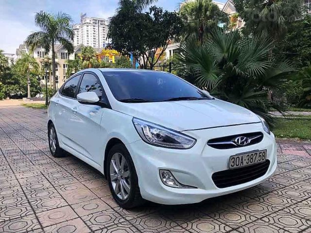 Cần bán xe Hyundai Accent năm sản xuất 2014, màu trắng, nhập khẩu  0