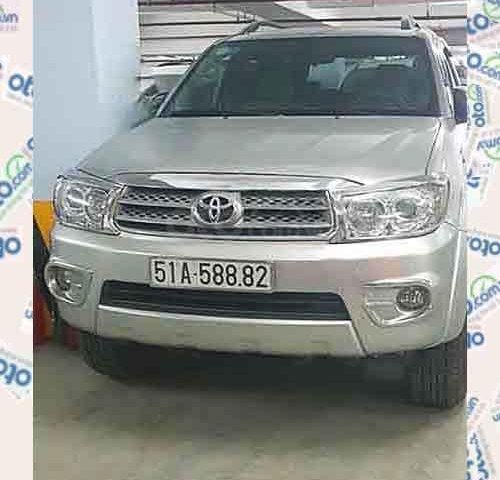 Cần bán Toyota Fortuner sản xuất 2010, màu bạc chính chủ, giá tốt