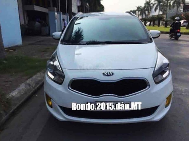 Cần bán Kia Rondo 2015, màu trắng chính chủ, giá chỉ 463 triệu