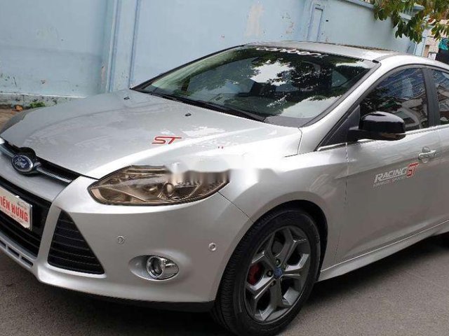 Bán Ford Focus sản xuất năm 2015 còn mới, 495 triệu0