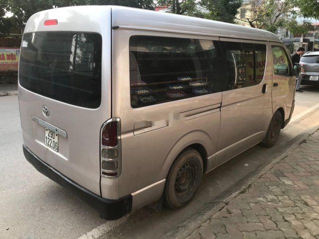 Bán xe Toyota Hiace sản xuất 2006 còn mới, giá tốt0