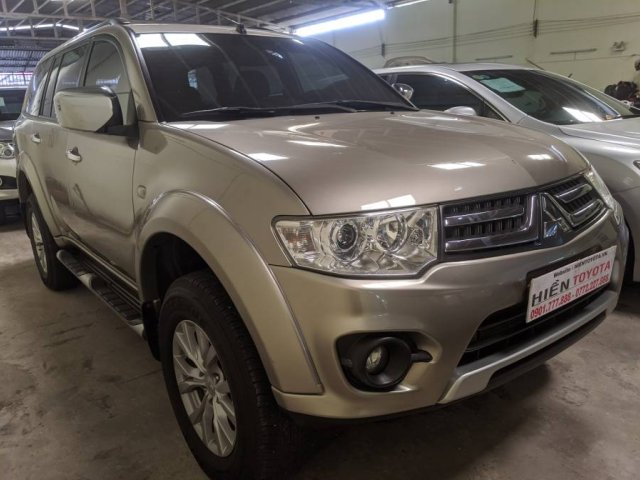 Bán xe Mitsubishi Pajero sản xuất năm 2017, màu vàng số sàn, giá chỉ 580 triệu