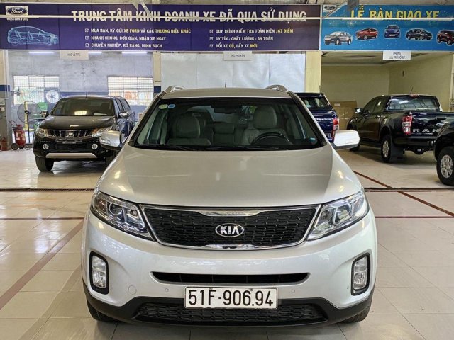 Xe Kia Sorento sản xuất năm 2016 còn mới, giá 595tr0