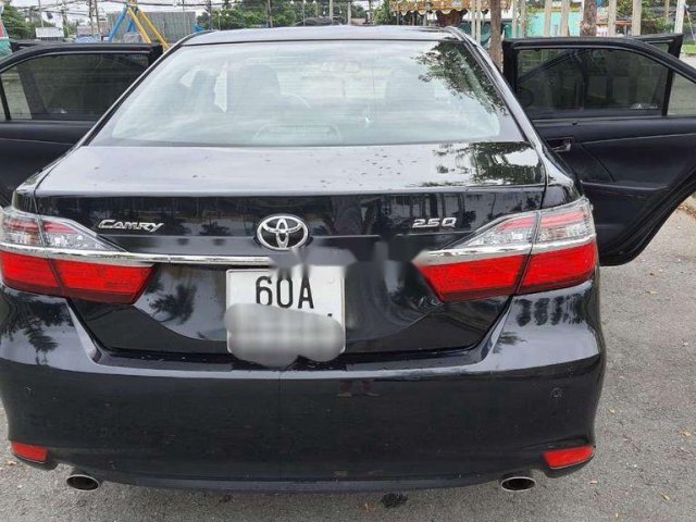 Cần bán lại xe Toyota Camry năm 2015 còn mới0