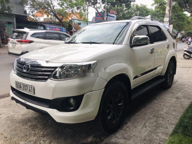 Cần bán lại xe Toyota Fortuner sản xuất 2015, màu trắng0