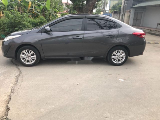 Cần bán Toyota Vios đời 2018, màu xám