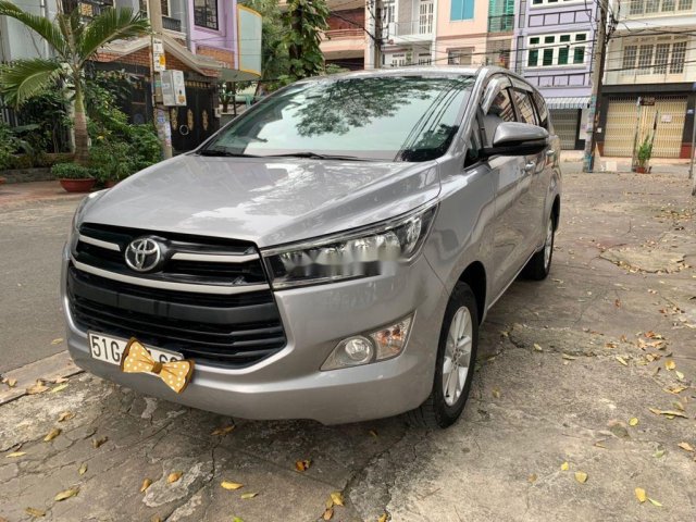 Bán ô tô Toyota Innova đời 2018, màu bạc chính chủ0