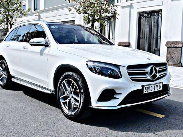 Cần bán gấp chiếc Mercedes GLC300 4 Matic model 20170