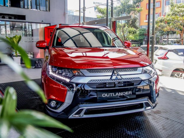 Mitsubishi Outlander 2020 - miễn phí 100% thuế trước bạ, giao xe ngay trước Tết0
