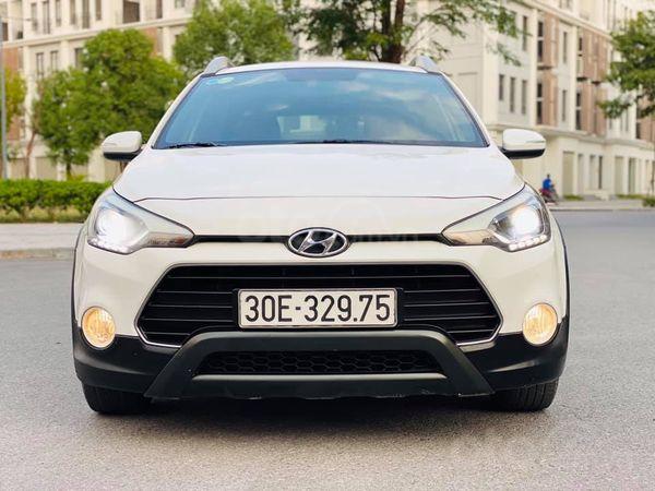 Bán Hyundai i20 Active 2015, màu trắng0