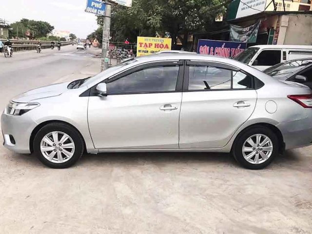 Cần bán xe Toyota Vios năm 2016, màu bạc số tự động