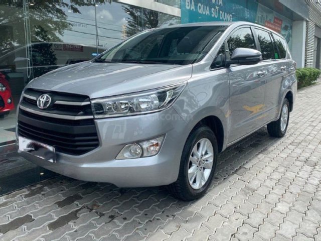 Bán Innova 2019 số sàn màu bạc - Xe tại hãng Toyota Cần Thơ0