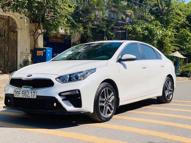 Cần bán gấp chiếc Kia Cerato 1.6AT Luxury sản xuất 20190