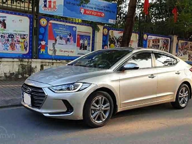 Bán Hyundai Elantra 2019, màu vàng cát0