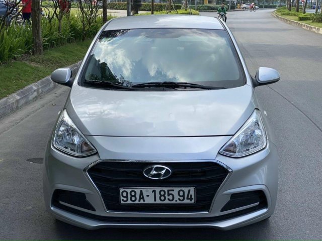 Cần bán xe Hyundai Grand i10 đời 2018, màu bạc0