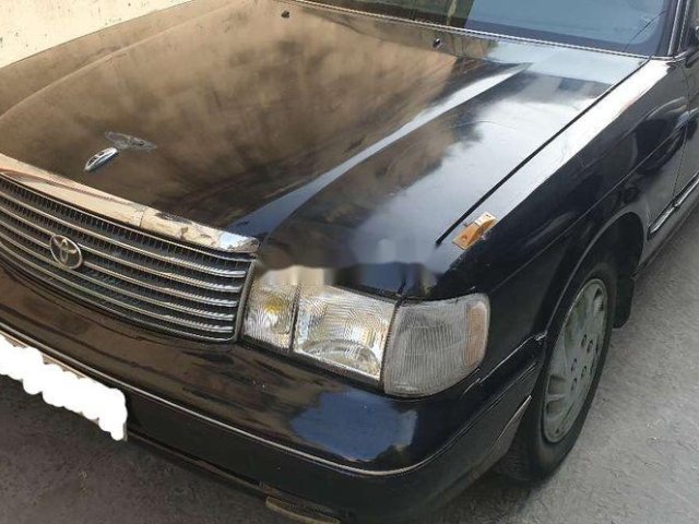 Bán ô tô Toyota Crown năm 1996, màu đen chính chủ, giá 20tr